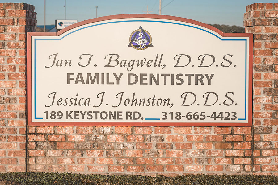 Drs. Jan T. Bagwell &amp; Jessica J. Johnston, DDS Family Dentistry sign.